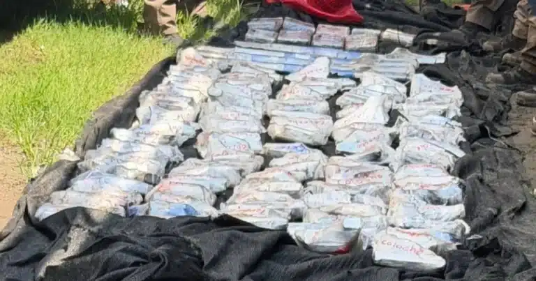 Decomisan arsenal y sustancias prohibidas durante operativo en Tapachula