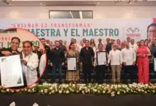 Medallas a docentes de los subsistemas federal y estatal (Foto de cortesía)