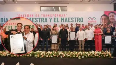 Medallas a docentes de los subsistemas federal y estatal (Foto de cortesía)
