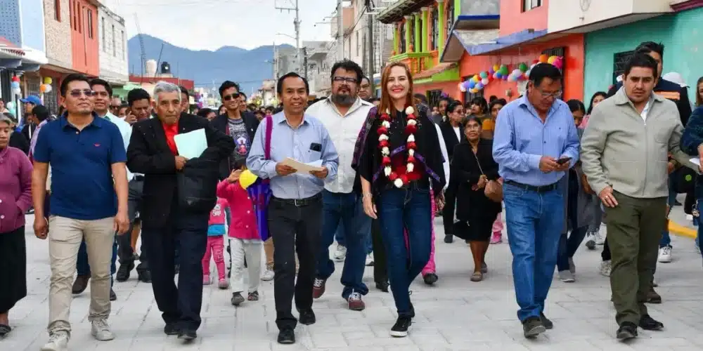 inaugura gobierno de san cristóbal pavimentación en la colonia erasto urbina