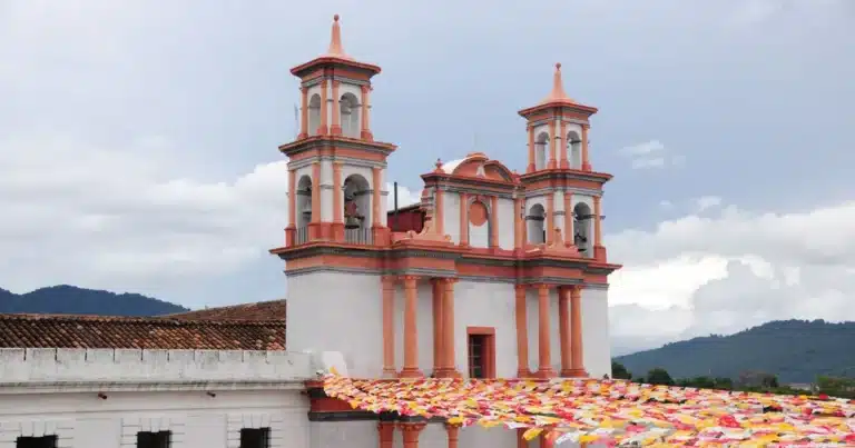 san cristóbal de las casas, entre montañas, cultura viva y tradición colonial