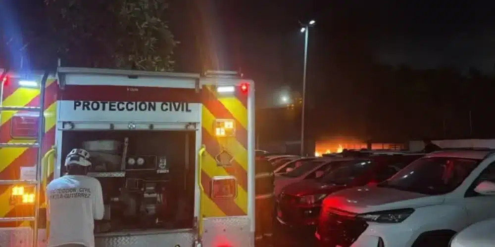 atienden incendio en bodega de la colonia arboledas en tuxtla gutiérrez