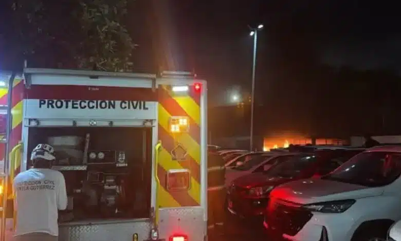 atienden incendio en bodega de la colonia arboledas en tuxtla gutiérrez