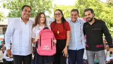 Eduardo Ramírez impulsa apoyo educativo en Tapachula con entrega de mochilas a secundarias