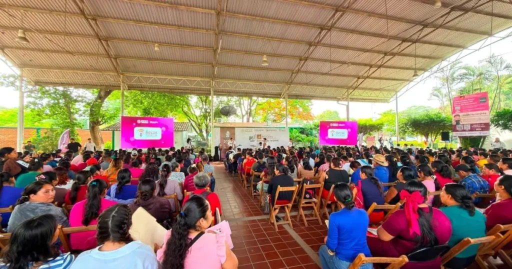 entregan tarjetas de becas para el bienestar a estudiantes de chiapas de corzo (1)