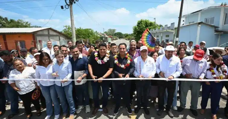 Gobierno de Chiapas mejora conectividad en Mapastepec con nuevas obras carreteras