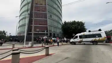 Magisterio toma dependencias en Tuxtla y colapsa la movilidad