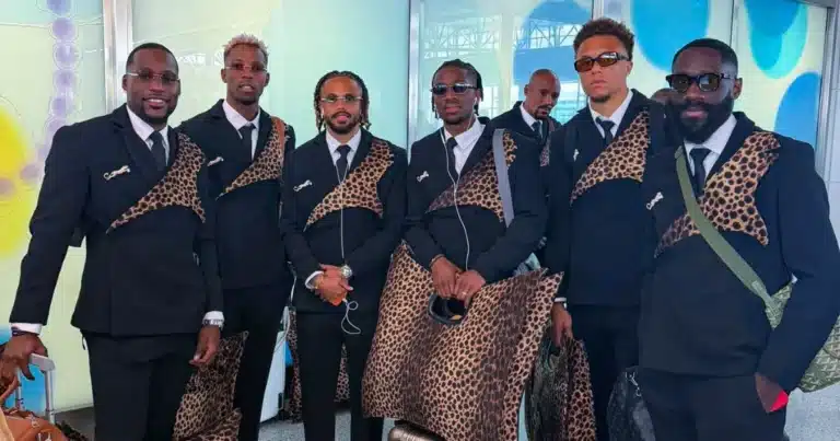 congo sorprende con elegante atuendo en su llegada al mundial 2026