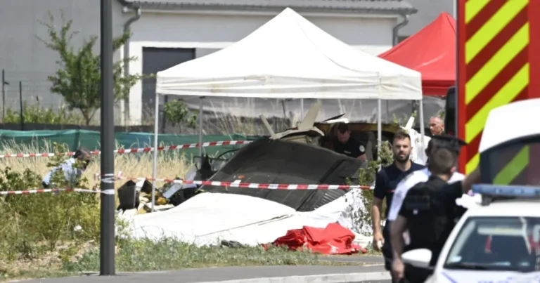 mueren 11 personas al estrellarse un avión de paracaidismo en francia