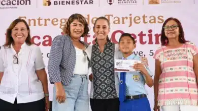 Claudia Sheinbaum entrega tarjetas de beca Rita Cetina en Minatitlán, más de 9 millones de estudiantes beneficiados (Foto de cortesía)