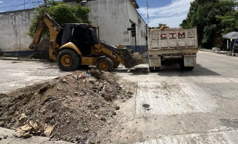 Avanza campaña intensiva de bacheo en Palenque; rehabilitan el periférico oriente y vialidades clave