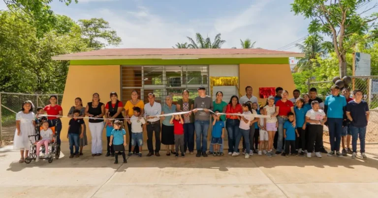 Entregan nueva aula en el centro de atención múltiple de Palenque para fortalecer la educación incluyente