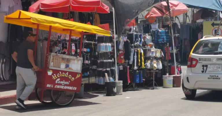 Ambulantaje golpea al comercio formal en Tuxtla; reportan caída de hasta 60% en ventas