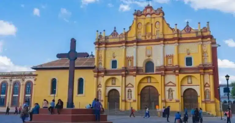 san cristóbal de las casas recibe a miles de turistas durante las vacaciones de verano