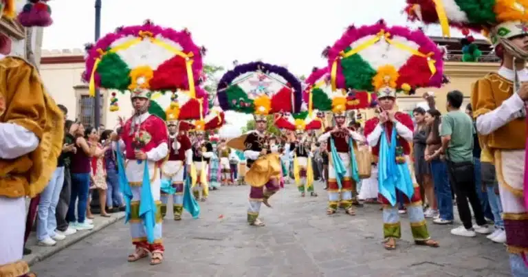 convites en oaxaca la tradición que llena de música y color la guelaguetza