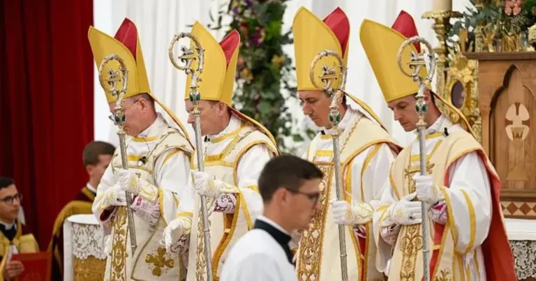 lefebvrianos desafían al papa león xiv con la ordenación de cuatro obispos y reavivan el riesgo de un cisma en la iglesia católica