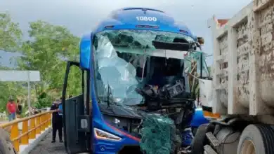 accidente entre camión de volteo y unidad aexa deja nueve lesionados en mapastepec