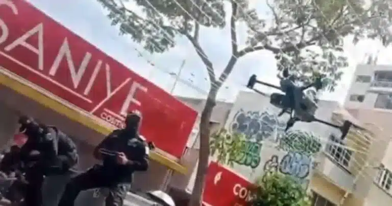 dron cae sobre asistentes durante desfile cívico militar en tuxtla gutiérrez