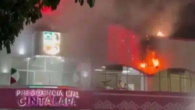 se incendia adorno patrio en presidencia municipal de cintalapa durante festejos