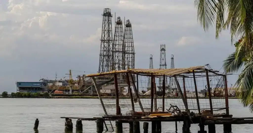Acuerdo petrolero entre Estados Unidos y Venezuela será concesión de un siglo