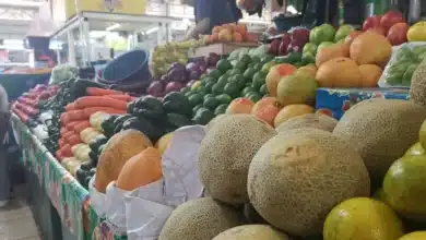 Bajan precios de limón y tomate; comerciantes esperan repunte de ventas por fin de año