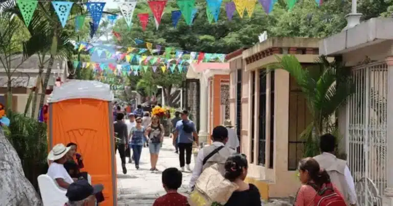 Día de Muertos en Tuxtla Gutiérrez inicia operativo de limpieza en panteones municipales