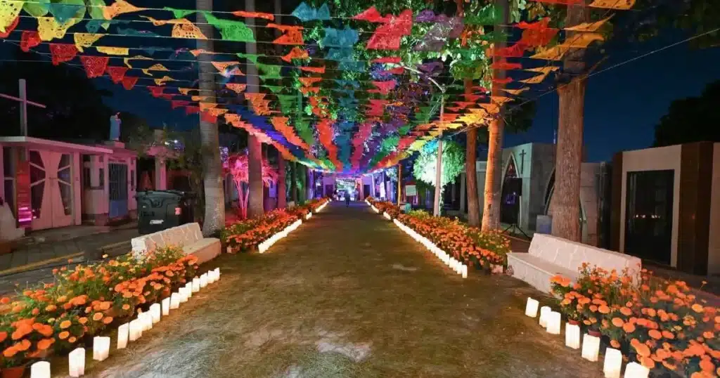 Día de Muertos en Tuxtla Gutiérrez inicia operativo de limpieza en panteones municipales