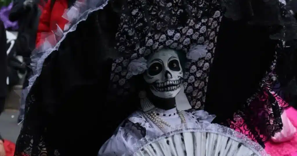 catrinas toman reforma por día de muertos(1)