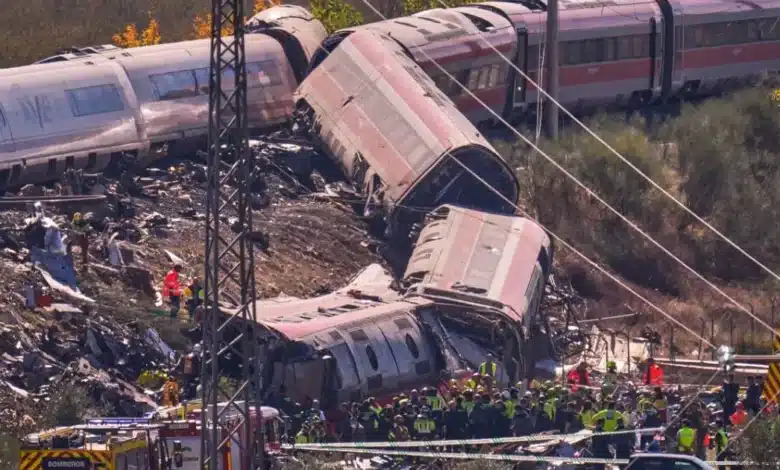 Choque de trenes en España deja 68 muertos, sigue la búsqueda de víctimas