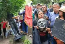 Decapitan la estatua de Felipe Calderón en Los Pinos (Fotos de internet)